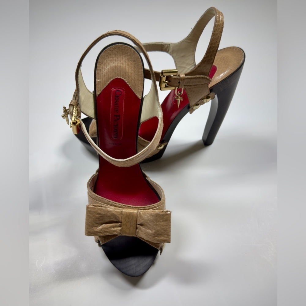 CESARE PACIOTTI Tan and Black Bow Heels 👠